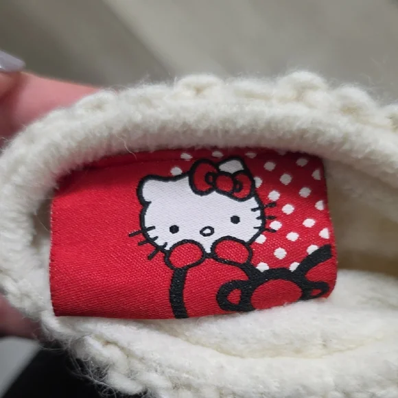 Hello Kitty Mittons - Picture 2 of 4